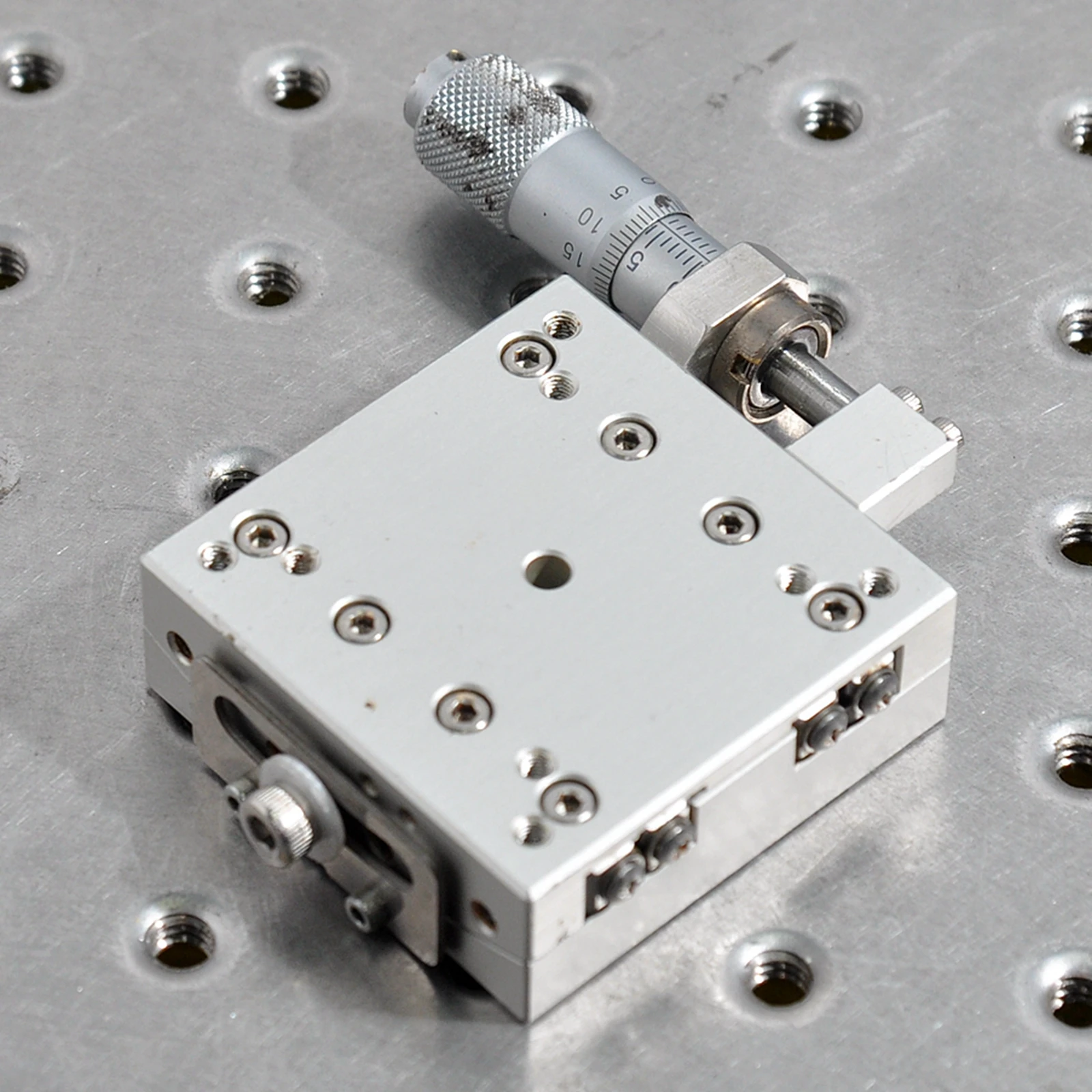 Suruga B58-50WLC manual cross roller guide rail type arc angle arc platform table size 50x50mm thickness 18mm
Suruga B58-50WLC manual cross roller guide rail type arc angle arc platform table size 50x50mm thickness 18mm