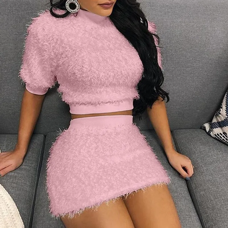2020 Women's Tracksuits Summer Womens Short Sleeve Plush Bag Hip Sexy Two-piece Short Skirt Suit Feather Sport Suit
2020 Women's Tracksuits Summer Womens Short Sleeve Plush Bag Hip Sexy Two-piece Short Skirt Suit Feather Sport Suit