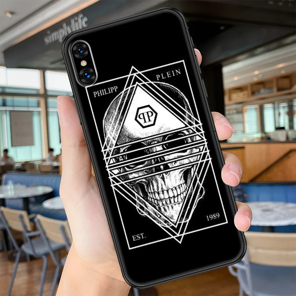 Pleins German Brand Qp Phone Case Cover Hull For iphone 5 5s se 2 6 6s 7 8 12 mini plus X XS XR 11 PRO MAX black trend hoesjes
Pleins German Brand Qp Phone Case Cover Hull For iphone 5 5s se 2 6 6s 7 8 12 mini plus X XS XR 11 PRO MAX black trend hoesjes
