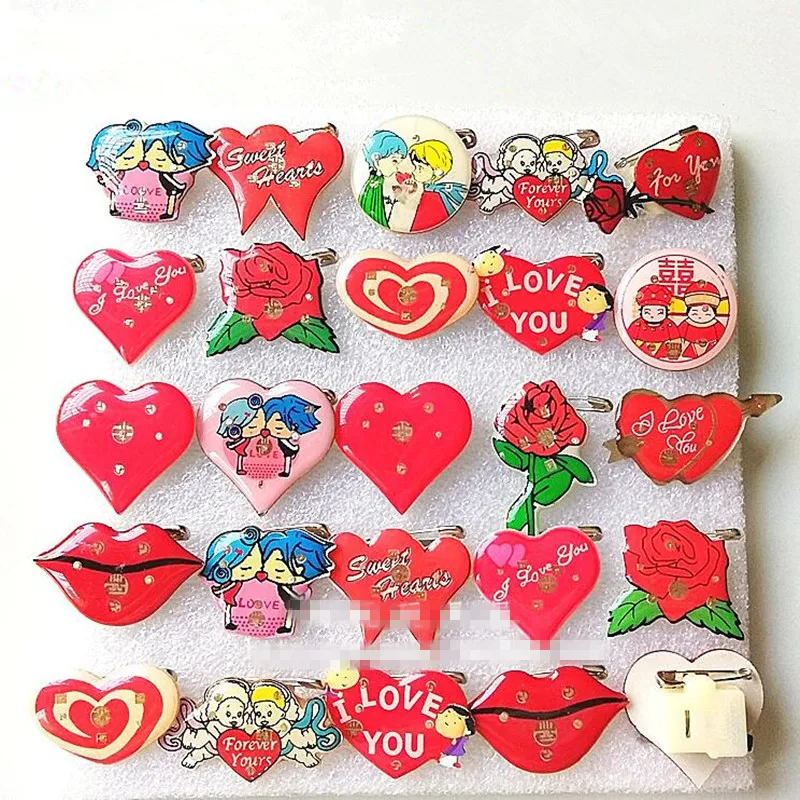 New Love Heart Flower LED Flashing Brooch Pin Lighted Badge Glow Jewelry Party Dress Decor Halloween Glow Party Supplies
New Love Heart Flower LED Flashing Brooch Pin Lighted Badge Glow Jewelry Party Dress Decor Halloween Glow Party Supplies
