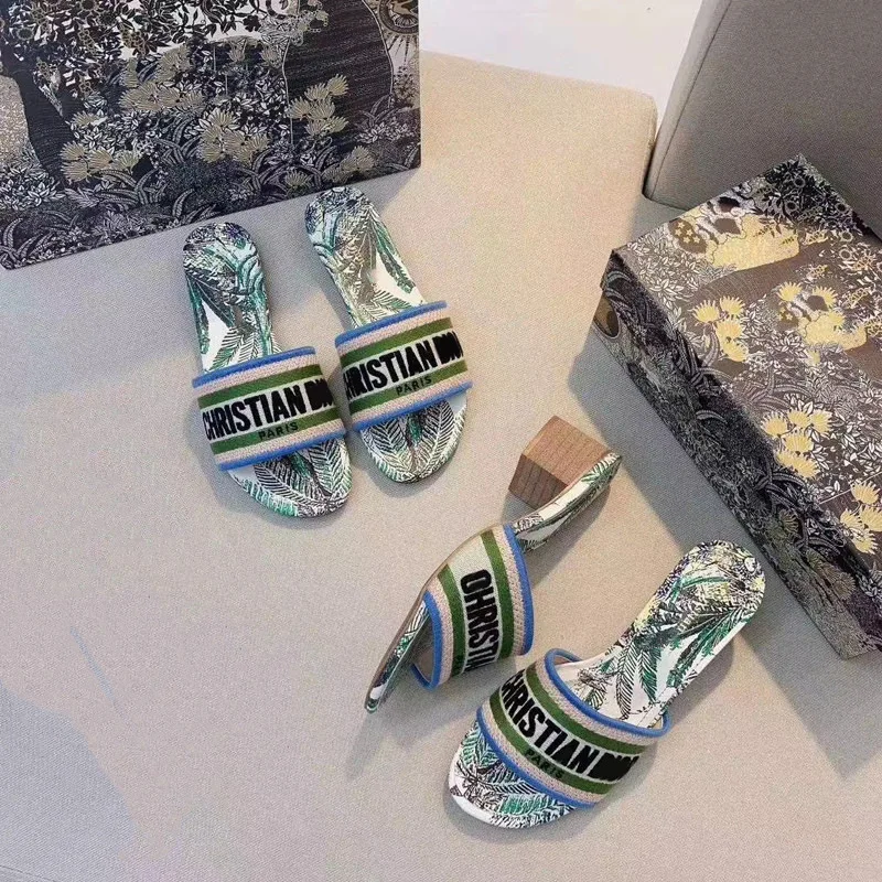 Women'S Summer Vintage Embroidered Letter Slippers High Heeled Sandals Thick Heeled Casual And Comfortable Slippers
Women'S Summer Vintage Embroidered Letter Slippers High Heeled Sandals Thick Heeled Casual And Comfortable Slippers