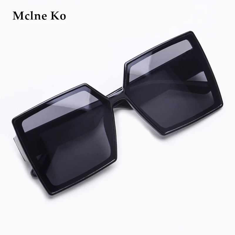 2021 Fashion Retro Sunglasses Women Vintage Black Square Oversized Sunglasses For Women/Men Luxury Brand Female Glasses Oculos 
2021 Fashion Retro Sunglasses Women Vintage Black Square Oversized Sunglasses For Women/Men Luxury Brand Female Glasses Oculos