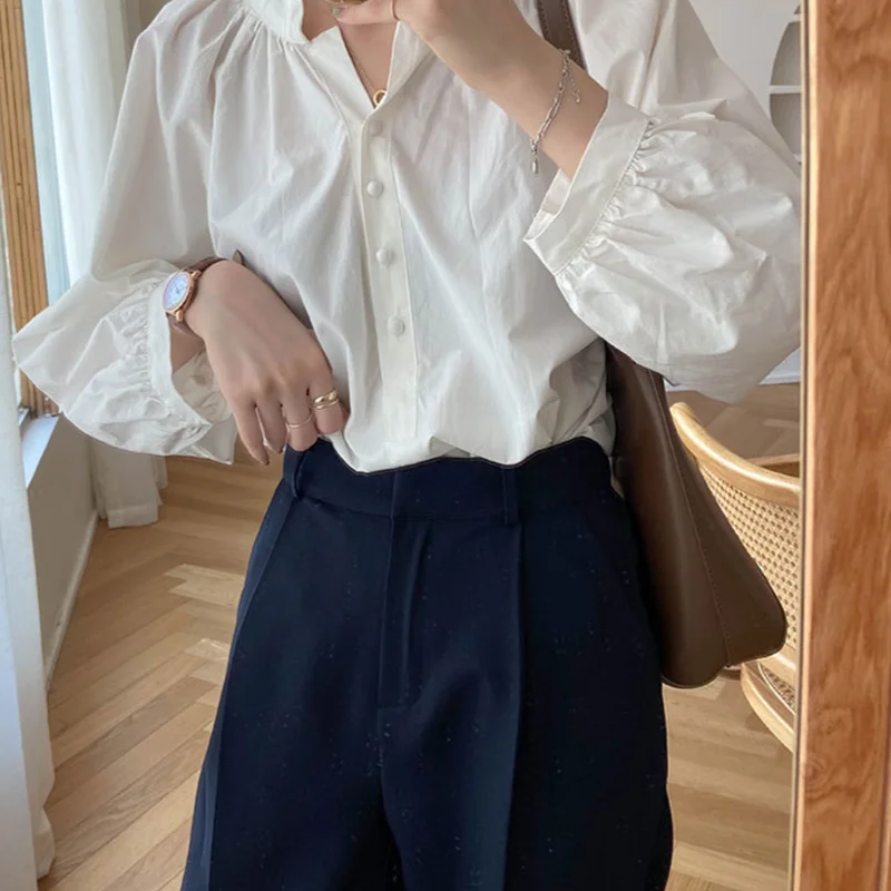 2021 Spring New Solid Color V Neck Shirts Single Breasted Long Sleeve Korean Blouses Women Loose Casual Button Up Basic Top
2021 Spring New Solid Color V Neck Shirts Single Breasted Long Sleeve Korean Blouses Women Loose Casual Button Up Basic Top