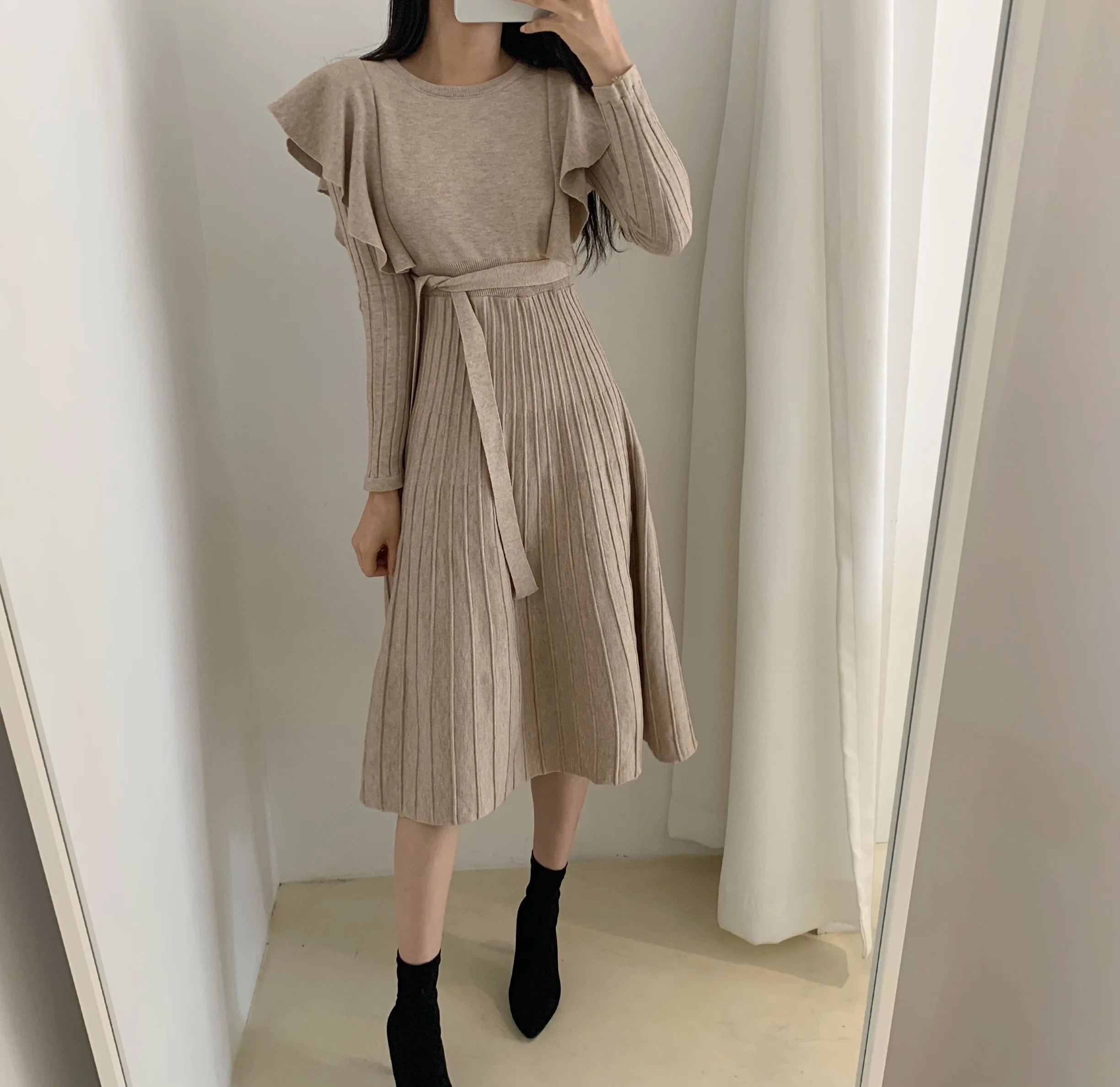2021 Fashion New Sweater Dress Women Ruffles Slim Waist Long Sleeve A Line Pleated Dresses Winter Clothes Robe Mujer
2021 Fashion New Sweater Dress Women Ruffles Slim Waist Long Sleeve A Line Pleated Dresses Winter Clothes Robe Mujer