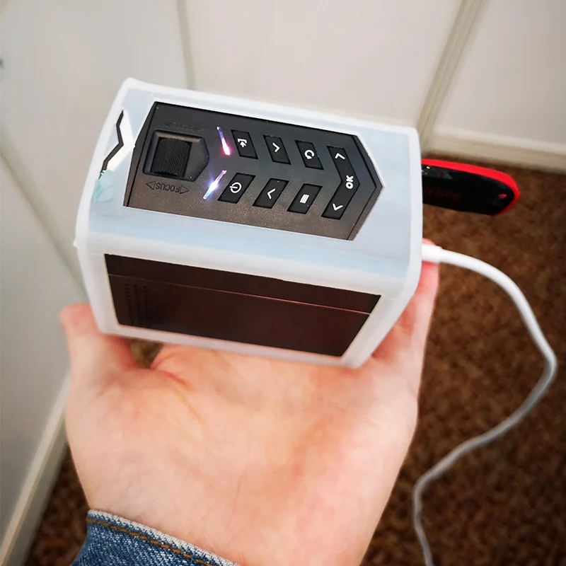 2021 Newest Mini DLP Projector UNIC V1 LED Rechargeable Outdoor Portable Pico Digital Full HD Wireless Video Movie Projector
2021 Newest Mini DLP Projector UNIC V1 LED Rechargeable Outdoor Portable Pico Digital Full HD Wireless Video Movie Projector