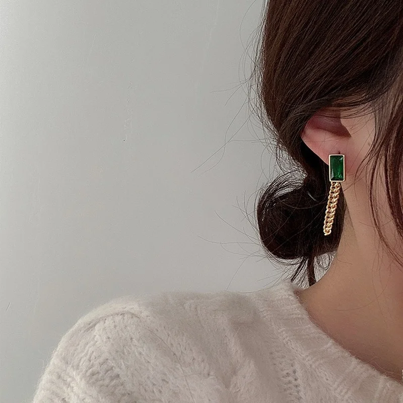 U-Magical Temperament Green Cubic Zircon Long Tassel Dangle Earrings for Women Luxury Gold Chain Metallic Earrings Jewelry
U-Magical Temperament Green Cubic Zircon Long Tassel Dangle Earrings for Women Luxury Gold Chain Metallic Earrings Jewelry