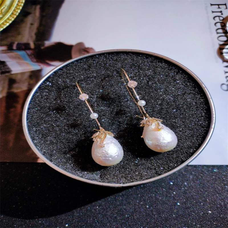 Elegant Irregular Geometric Imitation White Pearl Earrings Gold Plated Color Fashion Women Party Wedding Bridal Jewelry
Elegant Irregular Geometric Imitation White Pearl Earrings Gold Plated Color Fashion Women Party Wedding Bridal Jewelry