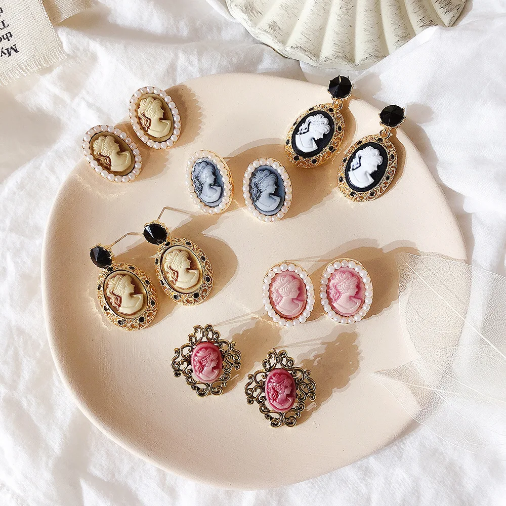 Earrings for Women Dongdaemun Oil Painting Queen Pearl Lace Earrings Vintage Ins Baroque Palace Style Old Portrait Wholesale
Earrings for Women Dongdaemun Oil Painting Queen Pearl Lace Earrings Vintage Ins Baroque Palace Style Old Portrait Wholesale