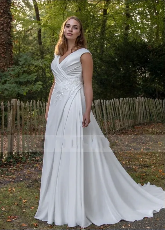 Фото Дешевое свадебное платье женское атласное ТРАПЕЦИЕВИДНОЕ с рюшами лиф простое