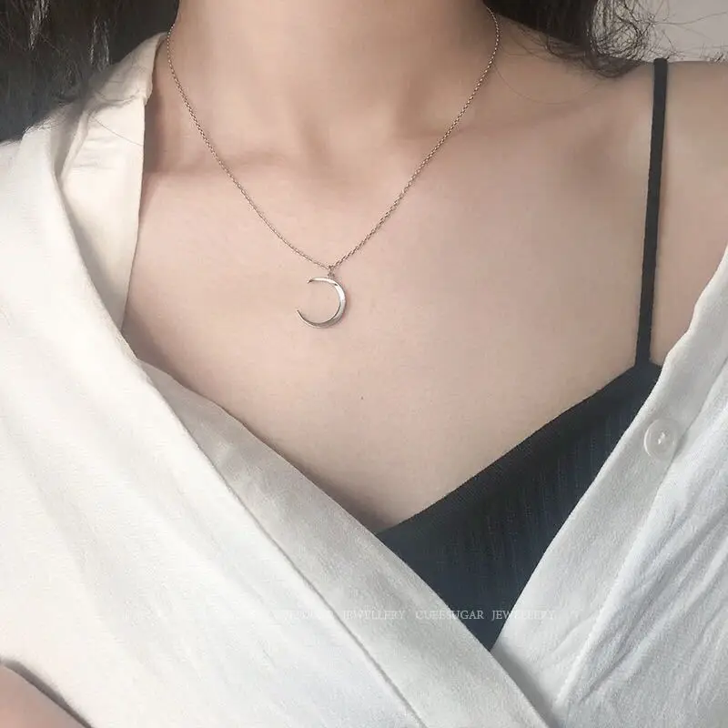2021 new moon pendant necklace female temperament simple short style net red tide ins Korean version s925 clavicle chain women
2021 new moon pendant necklace female temperament simple short style net red tide ins Korean version s925 clavicle chain women