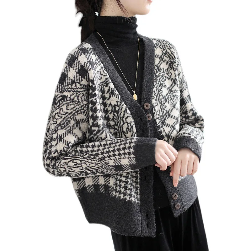 2021 new autumn sweater cardigan women's retro style autumn and winter Korean design loose coat sweater top
2021 new autumn sweater cardigan women's retro style autumn and winter Korean design loose coat sweater top
