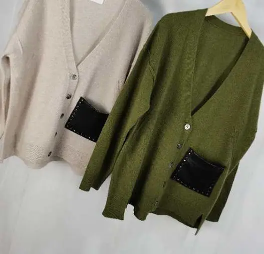 2021 Women Sweater Autumn and Winter New Solid Color V-neck Women's Long-sleeved All-match Pure Cashmere Knitted Sweater
2021 Women Sweater Autumn and Winter New Solid Color V-neck Women's Long-sleeved All-match Pure Cashmere Knitted Sweater