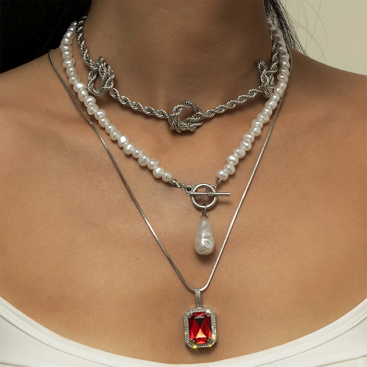 New Fashion Punk Gothic Gold Twisted Gold Chains Choker Necklace for Women Female Pearls Crystal Pendant Trendy Collar Jewelry
New Fashion Punk Gothic Gold Twisted Gold Chains Choker Necklace for Women Female Pearls Crystal Pendant Trendy Collar Jewelry