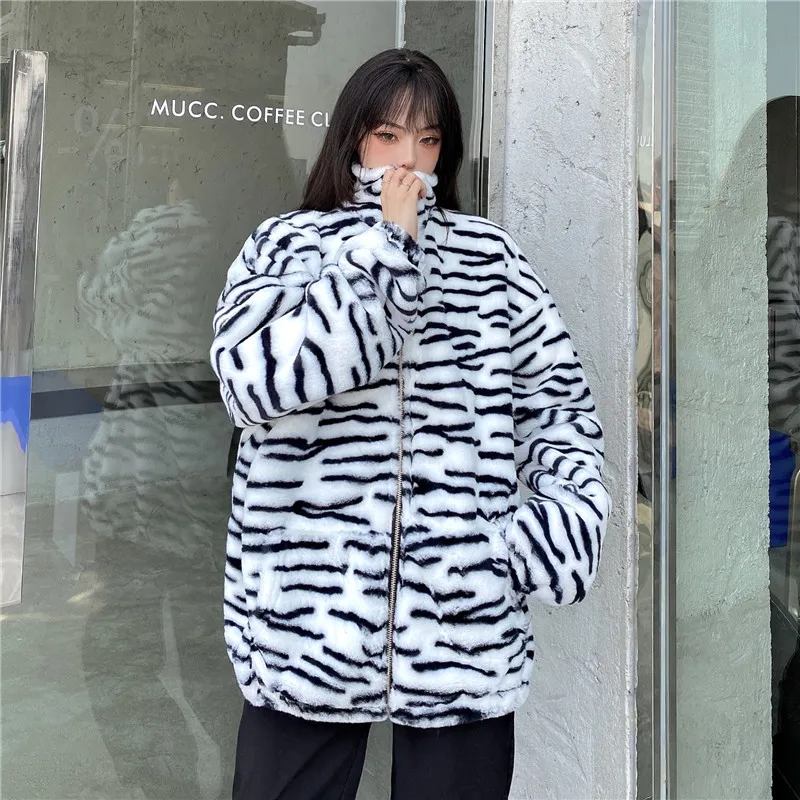 Harajuku Tooling Loose Full Sleeve Coat Keep Warm Thicken Personality Zebra Pattern Design Zipper Jacket Vintage Cotton Clothes
Harajuku Tooling Loose Full Sleeve Coat Keep Warm Thicken Personality Zebra Pattern Design Zipper Jacket Vintage Cotton Clothes