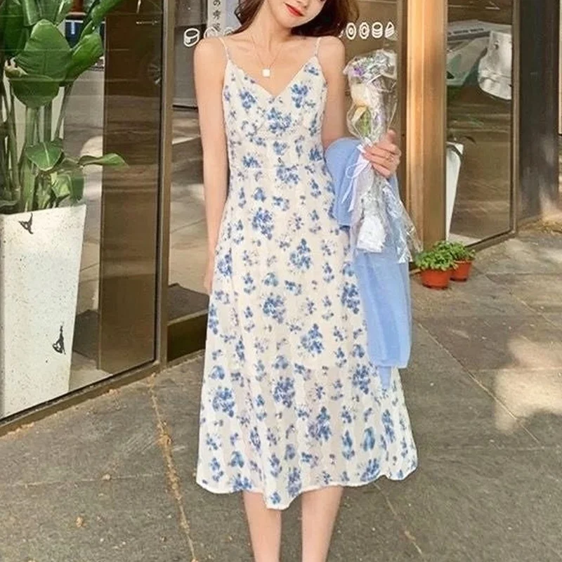 Elegant Strap Summer Dress Women Sexy Korean Sweet Chiffon Floral Vintage Midi Dress New Boho Casual Y2k V-Neck Party Dress 2021
Elegant Strap Summer Dress Women Sexy Korean Sweet Chiffon Floral Vintage Midi Dress New Boho Casual Y2k V-Neck Party Dress 2021