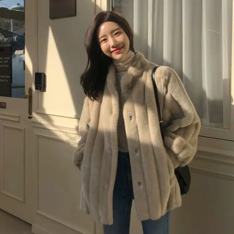 Winter Fur Coats Women Plush Fleece Stand Up Collar Korean Fashion Loose Wild Thickened Warm Temperament Women Clothing 2021
Winter Fur Coats Women Plush Fleece Stand Up Collar Korean Fashion Loose Wild Thickened Warm Temperament Women Clothing 2021