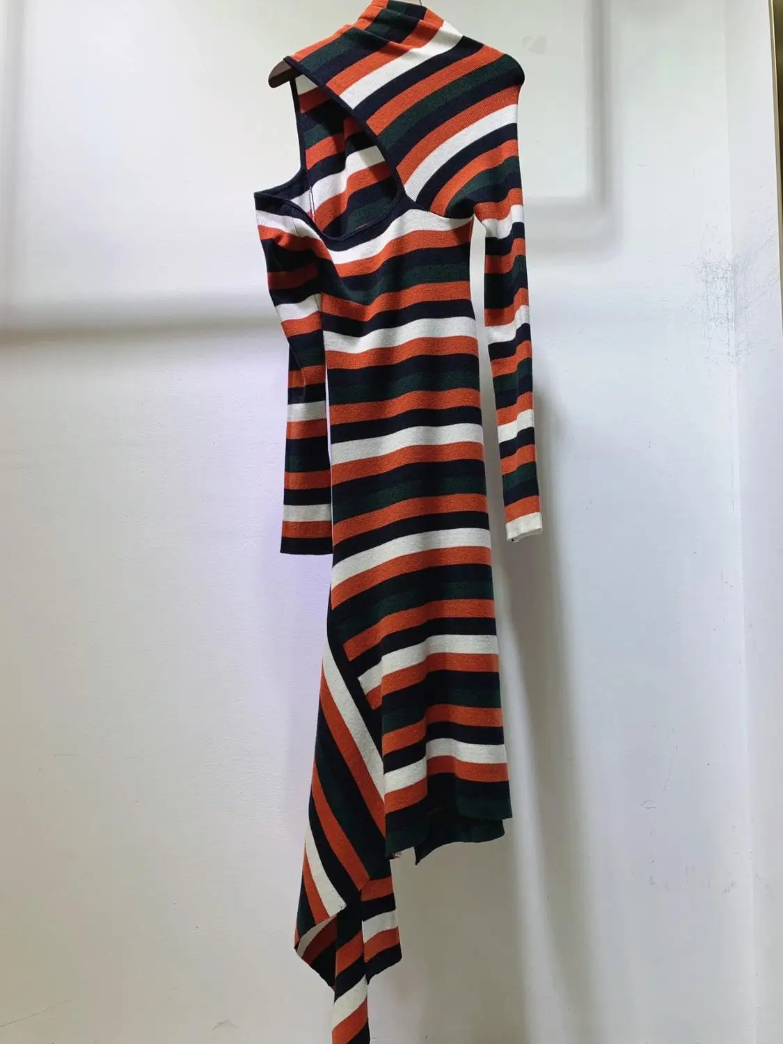 Luxury Fashion 2021FW Women Striped Wool Knitted Long Sleeve Asymmetrical Dresses Ddxgz1 11.04
Luxury Fashion 2021FW Women Striped Wool Knitted Long Sleeve Asymmetrical Dresses Ddxgz1 11.04