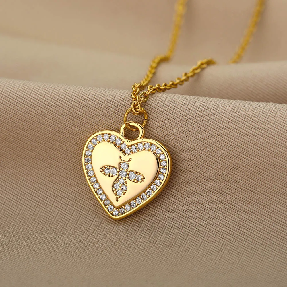 Zircon Heart Bee Necklaces For Women Stainless Steel Gold Love Pendant Chain Choker Charm Animal Christmas Gothic Jewelry Gift
Zircon Heart Bee Necklaces For Women Stainless Steel Gold Love Pendant Chain Choker Charm Animal Christmas Gothic Jewelry Gift