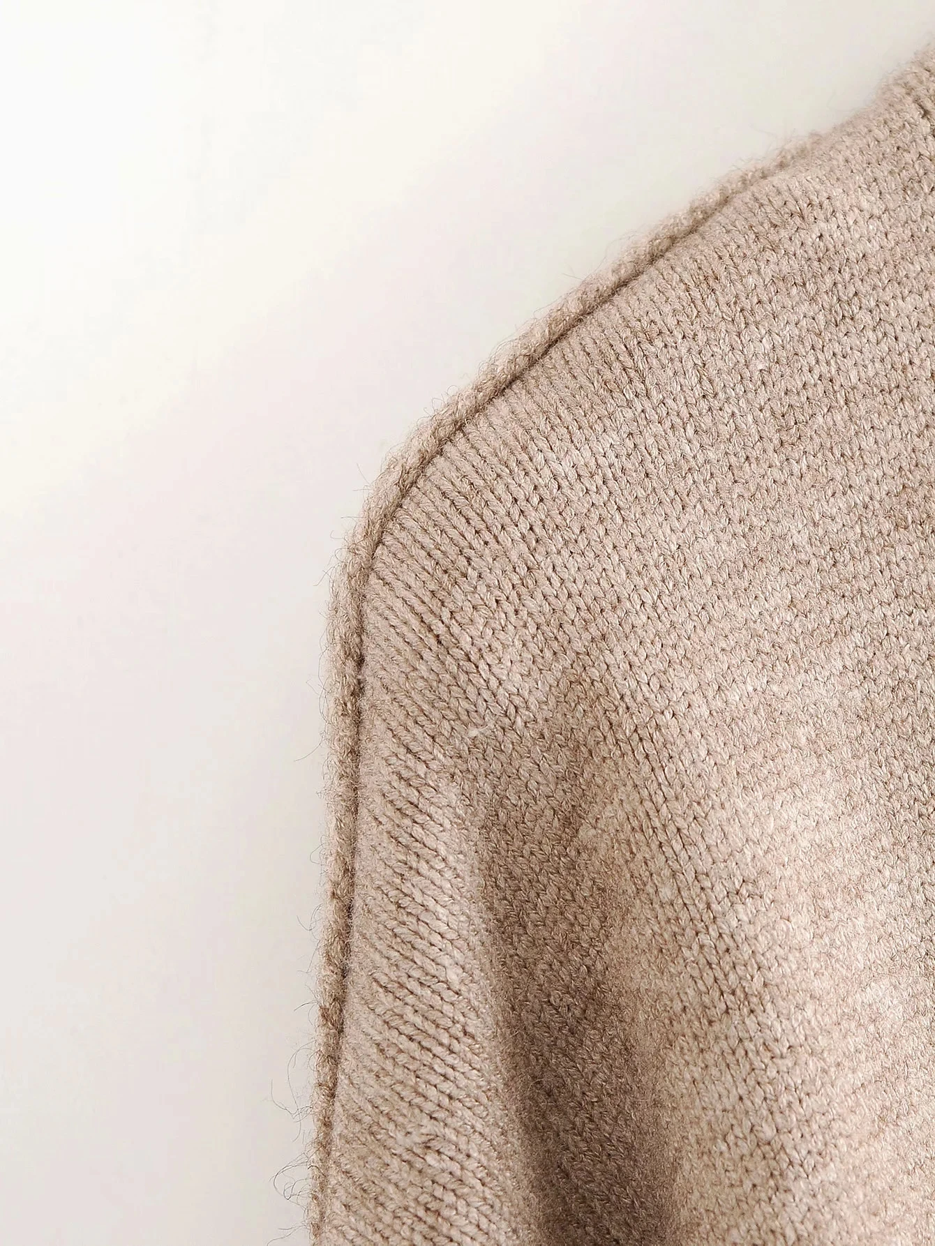 Vintage V-Neck Long Sleeve Knitted Sweater Casual Loose Sweet Cute Pocket Cardigan Sweater Fashion Slim Elegant Chic Tops 2020
Vintage V-Neck Long Sleeve Knitted Sweater Casual Loose Sweet Cute Pocket Cardigan Sweater Fashion Slim Elegant Chic Tops 2020