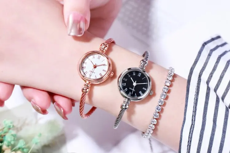 Antique Bracelet Watch Women Luxury Brand Rose Golden Girls Alloy Quartz Wrist Watch Ladies Watch Gifts Clock Relogio Feminino
Antique Bracelet Watch Women Luxury Brand Rose Golden Girls Alloy Quartz Wrist Watch Ladies Watch Gifts Clock Relogio Feminino