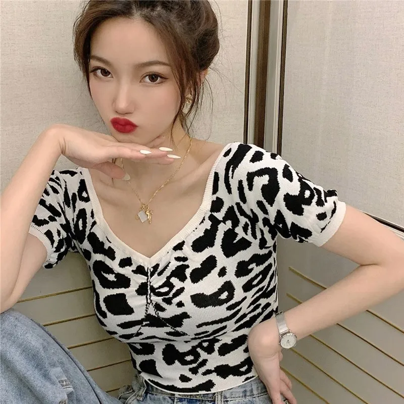 Sexy Leopard Cropped Top Women Slim Fit V-Neck Knitting T-Shirt Short Sleeve Fashion Female Tees High Street New Summer T-Shirts
Sexy Leopard Cropped Top Women Slim Fit V-Neck Knitting T-Shirt Short Sleeve Fashion Female Tees High Street New Summer T-Shirts