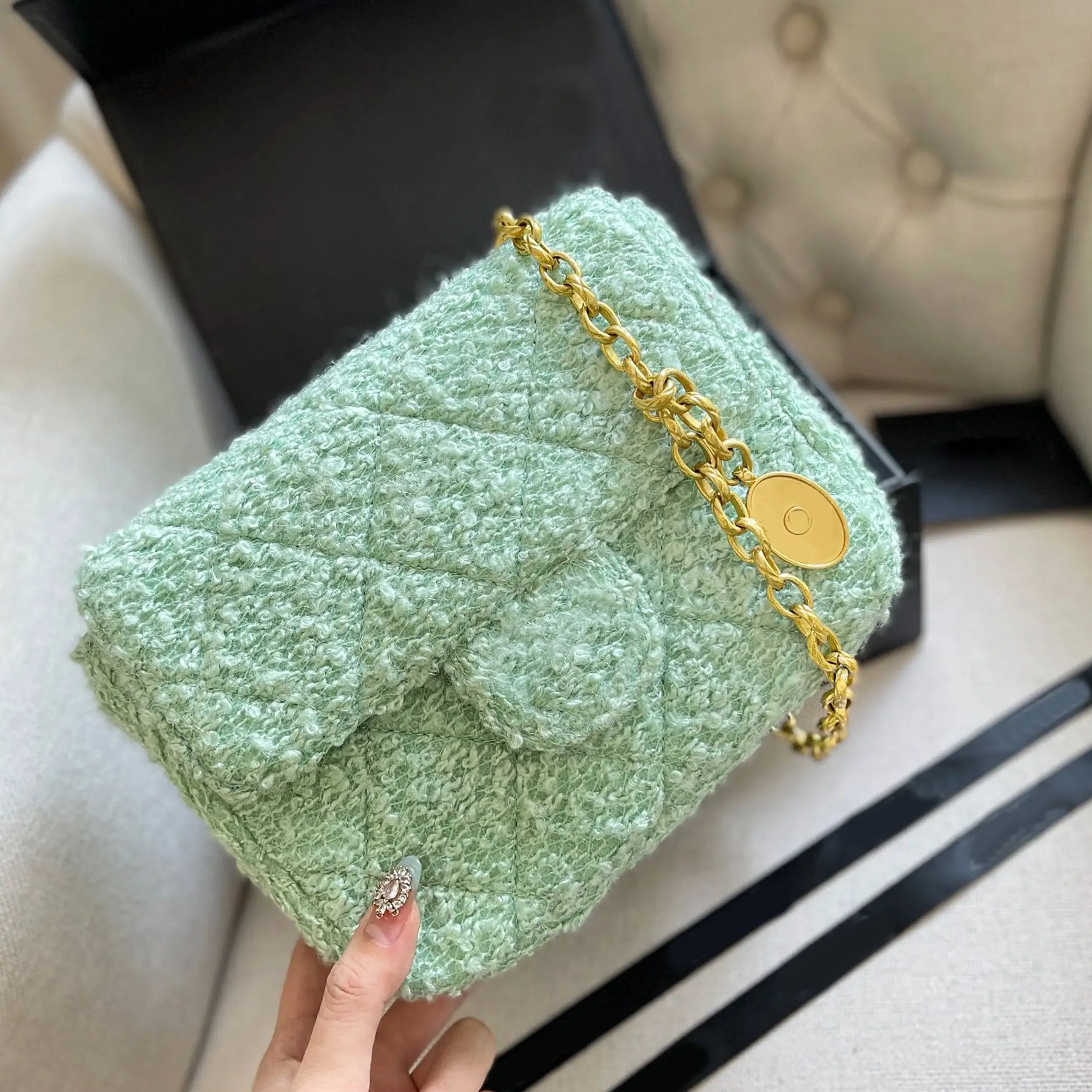 2021 fashion new simple casual all-match chain woolen shoulder bag messenger bag storage bag
2021 fashion new simple casual all-match chain woolen shoulder bag messenger bag storage bag