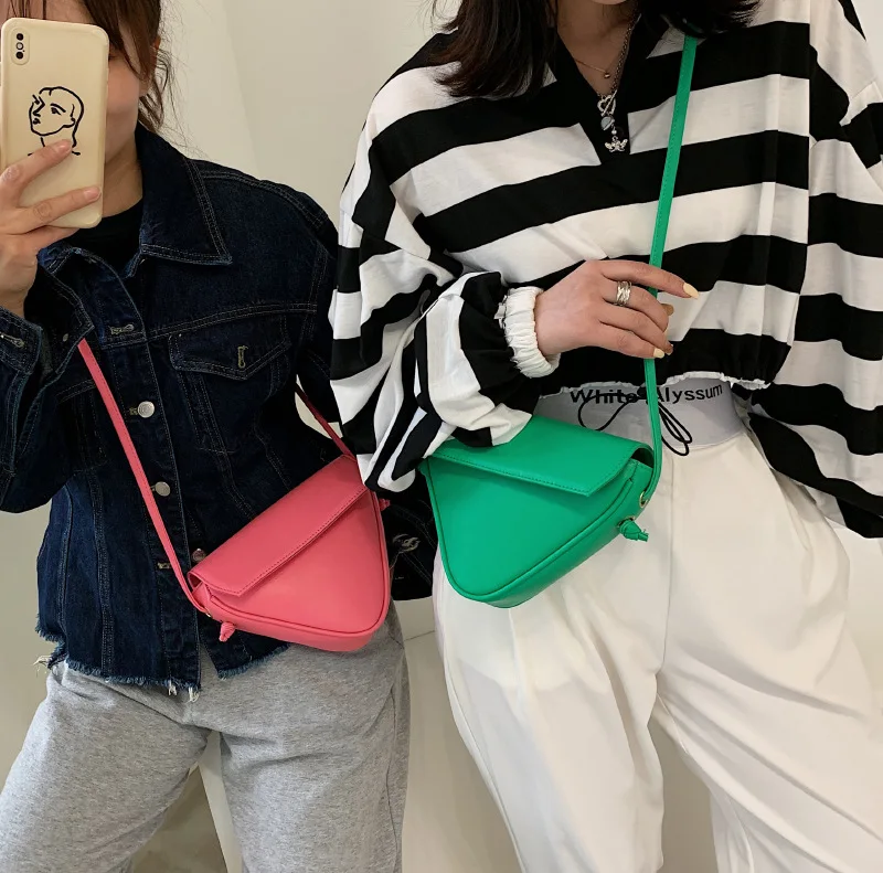 2021 Designer leather handbag Triangle Women Clutch Purse Hand Bag Lady Famous Brand Chains Tote Bags portefeuille femme
2021 Designer leather handbag Triangle Women Clutch Purse Hand Bag Lady Famous Brand Chains Tote Bags portefeuille femme