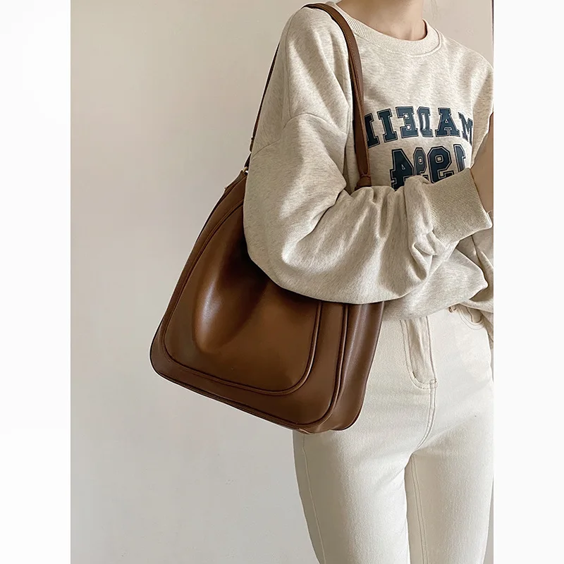 New Bucket Bag Women's Shoulder Tote Bags Fashion Large Capacity Texture Commuter Ladies Bag PU Leather Simple Style
New Bucket Bag Women's Shoulder Tote Bags Fashion Large Capacity Texture Commuter Ladies Bag PU Leather Simple Style