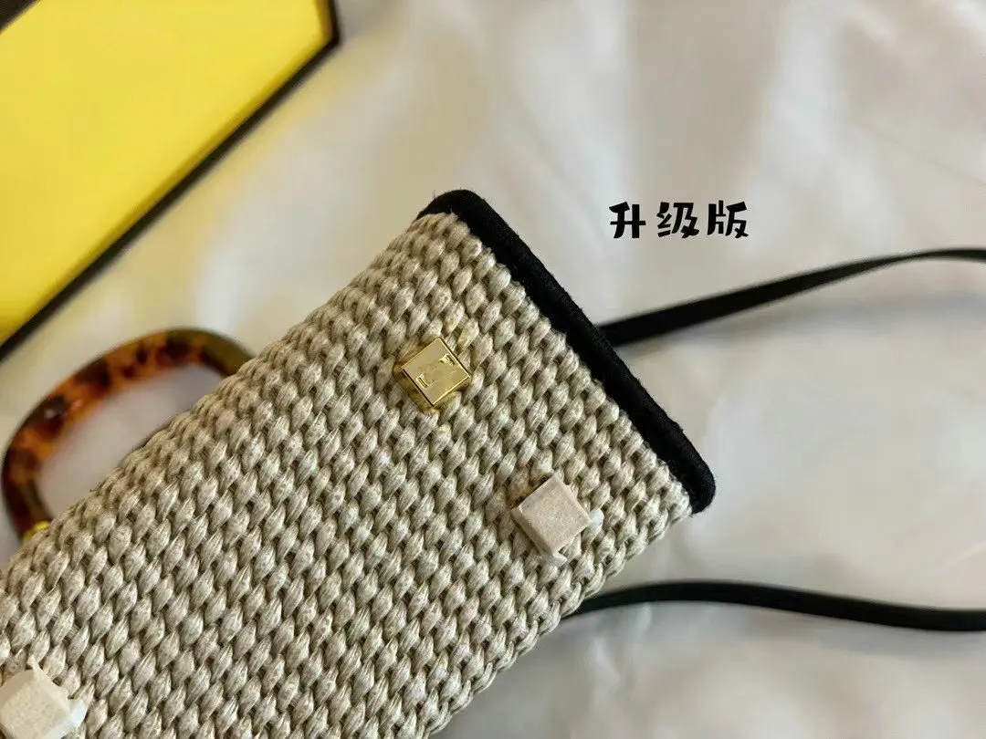 F home Mini shopping bags luxury brand Cleo shoulder bag shoulder crescent trend women's bag
F home Mini shopping bags luxury brand Cleo shoulder bag shoulder crescent trend women's bag