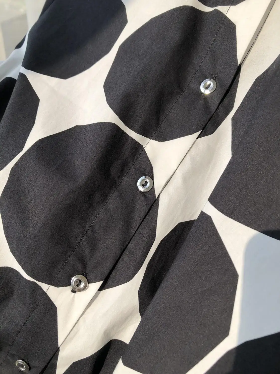 Women Cotton Blouse Long Sleeve Geometric Printing Black and White Loose Turn Down Collar Shirt New
Women Cotton Blouse Long Sleeve Geometric Printing Black and White Loose Turn Down Collar Shirt New
