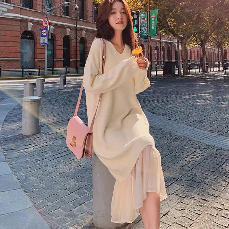 Women V-Neck Dress Patchwork Color Matching Knitted Sweater Dresses Women Long Loose White Autumn Winter Dresses 2020
Women V-Neck Dress Patchwork Color Matching Knitted Sweater Dresses Women Long Loose White Autumn Winter Dresses 2020