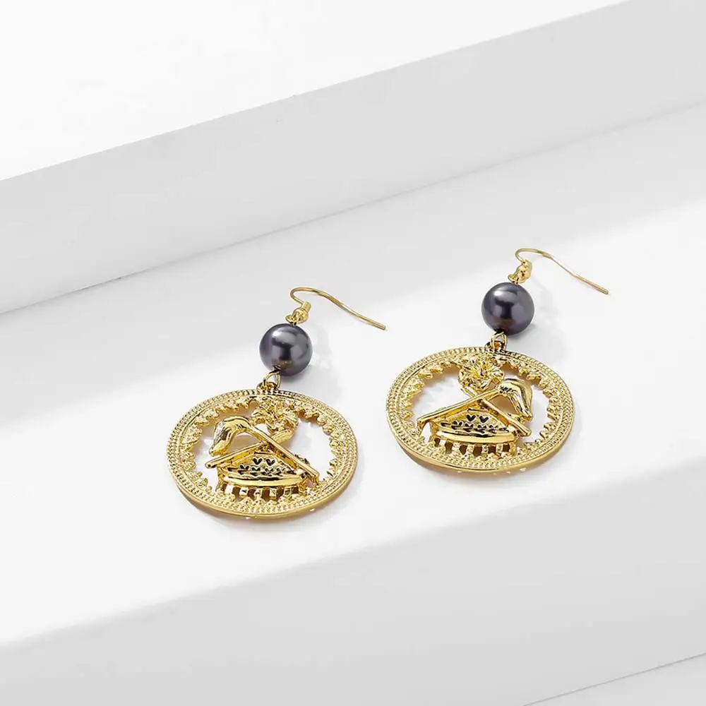 2020 Hawaiian Earrings for Women New Fashion Trendy Personality Ladies Earing Ring Shape with Gold and Black Color Hot Jewelry
2020 Hawaiian Earrings for Women New Fashion Trendy Personality Ladies Earing Ring Shape with Gold and Black Color Hot Jewelry