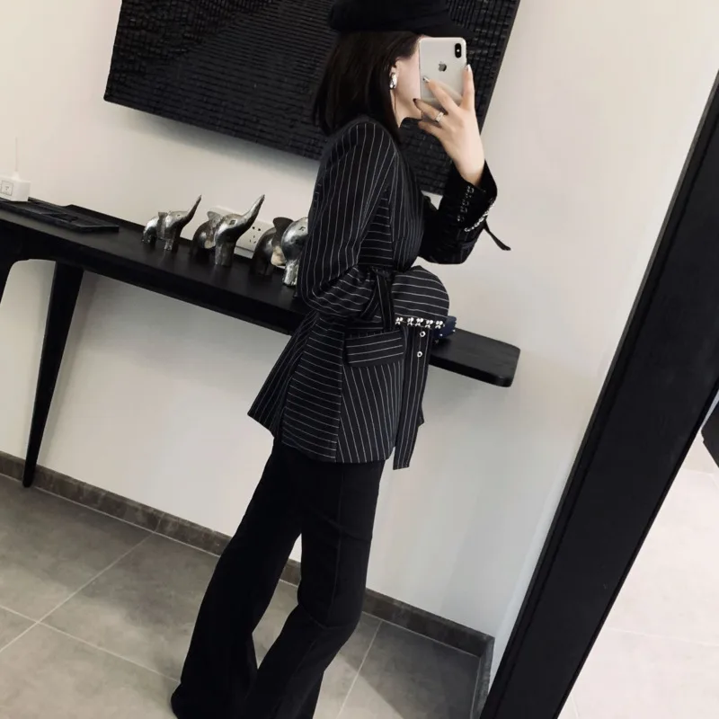 Fashion Tide New Turn-down Collar Flare Sleeves Pleated Navy Striped High Waist Single Suit Women Blazer OL Fits Belts Blazer
Fashion Tide New Turn-down Collar Flare Sleeves Pleated Navy Striped High Waist Single Suit Women Blazer OL Fits Belts Blazer