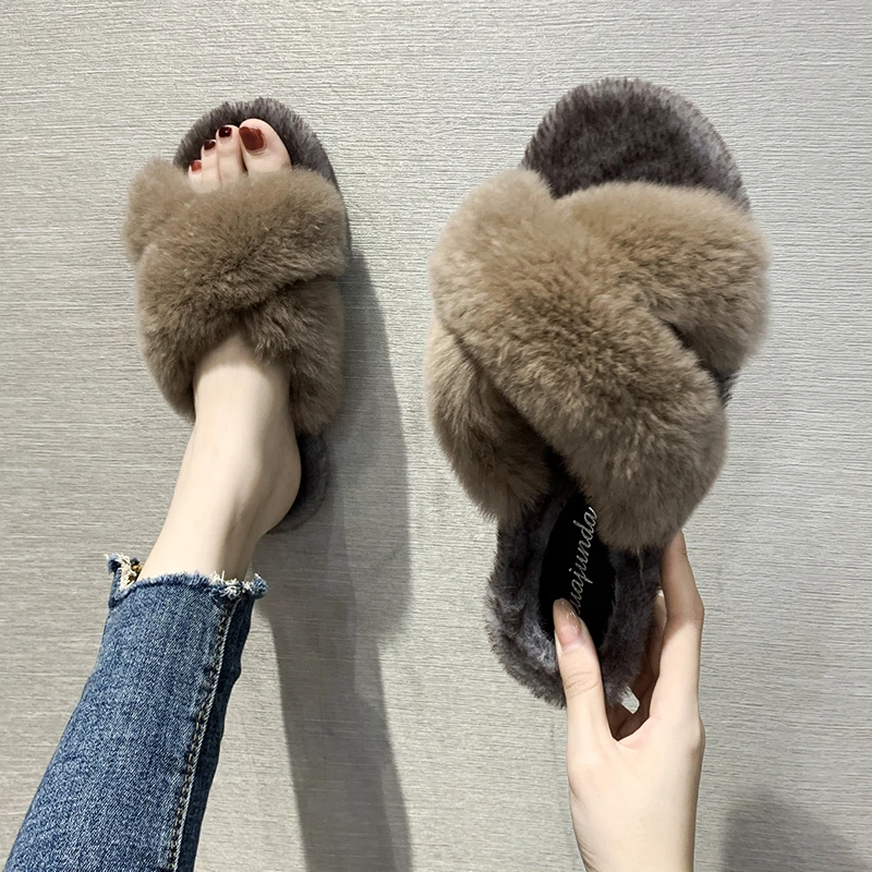 2021 Slippers Women Winter Keep Warm Flip Flops Woman Shoes Indoor Fashion Cross Floor Slides Soft Flat Non-slip Furry Slippers 
2021 Slippers Women Winter Keep Warm Flip Flops Woman Shoes Indoor Fashion Cross Floor Slides Soft Flat Non-slip Furry Slippers