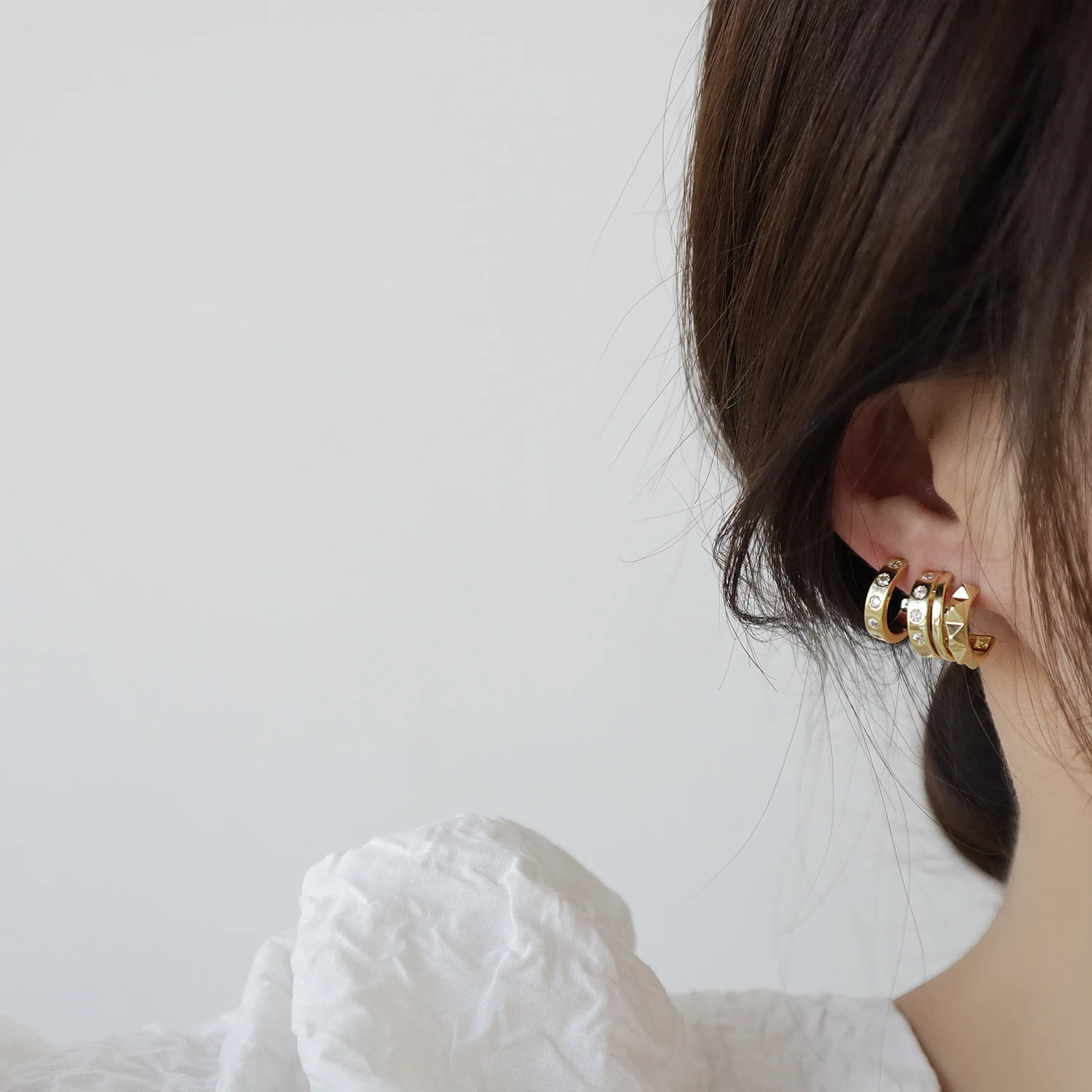 unique Delicate Zircon CZ C Stud Earrings for Women 14K Gold Plated Simple Style Earrings
unique Delicate Zircon CZ C Stud Earrings for Women 14K Gold Plated Simple Style Earrings