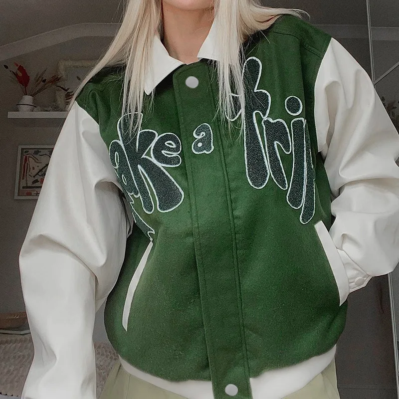 The new 2021 fashion lapel lettering embroidery clash-color design zipper pocket coat is a stylish street hipster top
The new 2021 fashion lapel lettering embroidery clash-color design zipper pocket coat is a stylish street hipster top