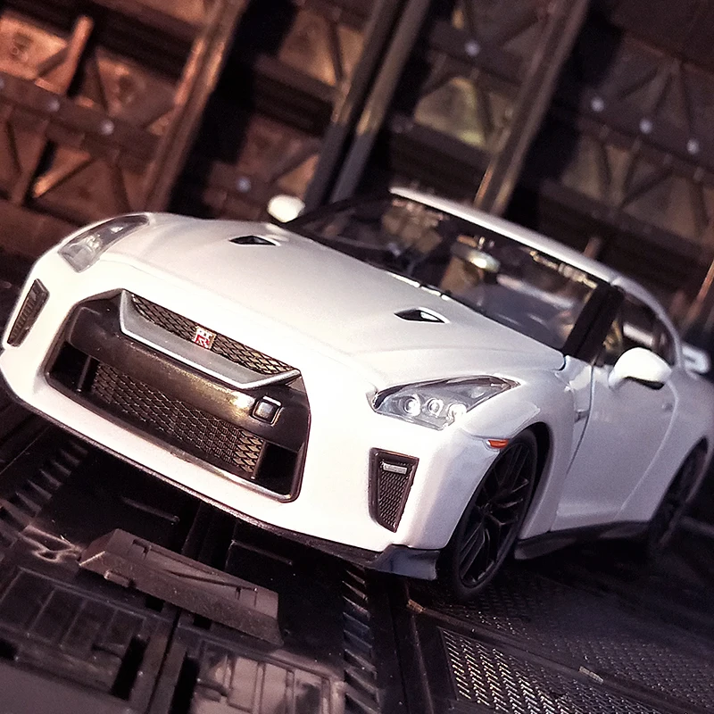 1/24 2017 Nissan GT-R Sports Car Automobile Model High Quality Simulation Alloy Car Toys for Collection and Display Friends Gift
1/24 2017 Nissan GT-R Sports Car Automobile Model High Quality Simulation Alloy Car Toys for Collection and Display Friends Gift