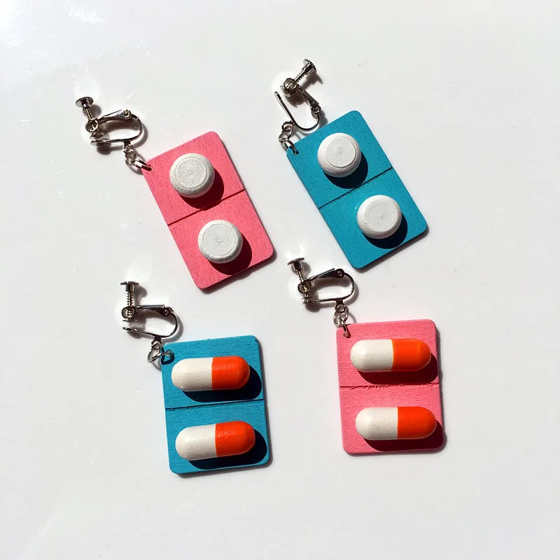 New Ins Cute Wooden Capsule Drop Earrings Funny Lovely Pills Medicine Dangle Earrings For Women Girl Unique Fashion Jewelry Gift
New Ins Cute Wooden Capsule Drop Earrings Funny Lovely Pills Medicine Dangle Earrings For Women Girl Unique Fashion Jewelry Gift