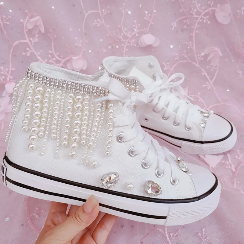 2021 spring and autumn new Korean version of pearl tassel high top casual canvas shoes white shoes for students
2021 spring and autumn new Korean version of pearl tassel high top casual canvas shoes white shoes for students