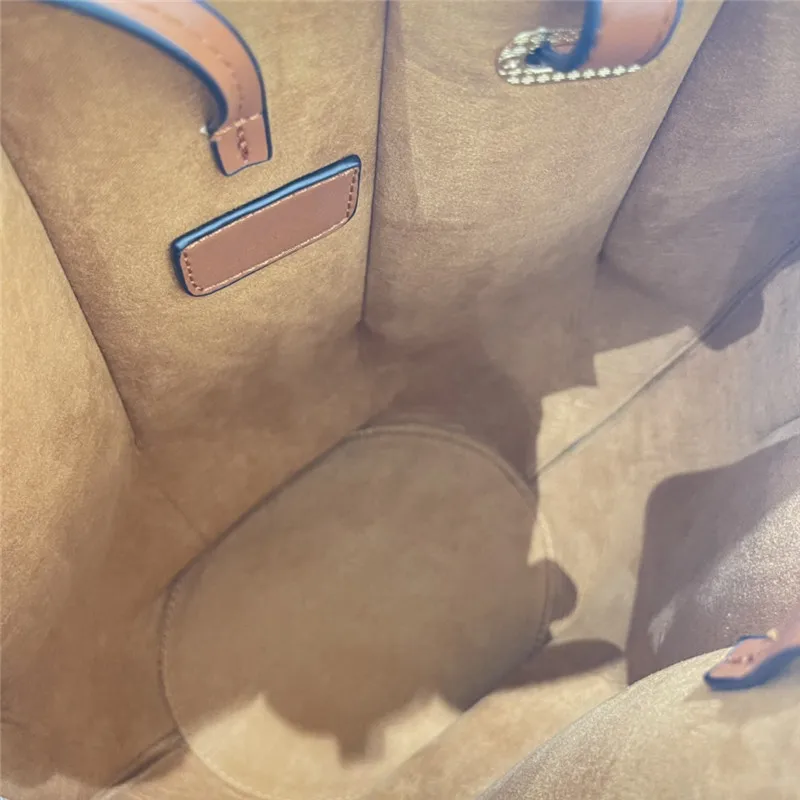 bags 2021 women's brand Fashion canvas denim pleated tote bag one shoulder high capacity women's Shopper tote bag
bags 2021 women's brand Fashion canvas denim pleated tote bag one shoulder high capacity women's Shopper tote bag