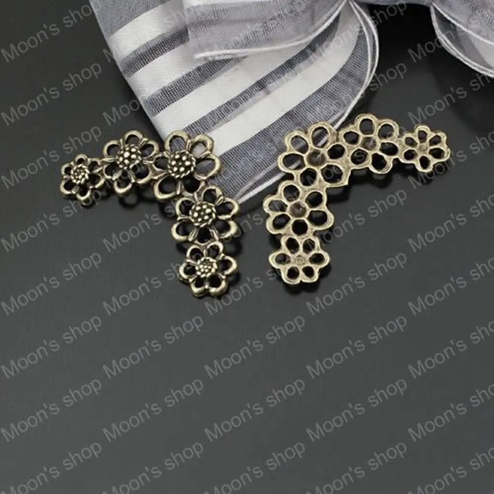 Wholesale 33*20mm Antique Bronze Flower Alloy Connectors Jewelry DIY Components 20 pieces(JM1324)
Wholesale 33*20mm Antique Bronze Flower Alloy Connectors Jewelry DIY Components 20 pieces(JM1324)