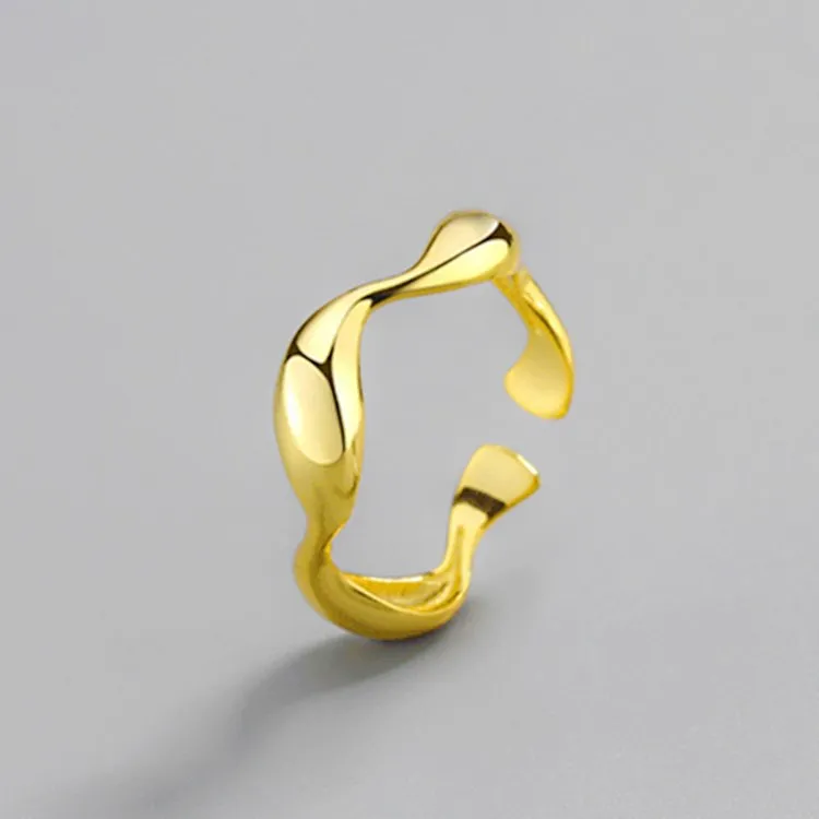 European and American fashion opening ring women's ins irregular wave smooth ring plated with gold personality jewelry
European and American fashion opening ring women's ins irregular wave smooth ring plated with gold personality jewelry