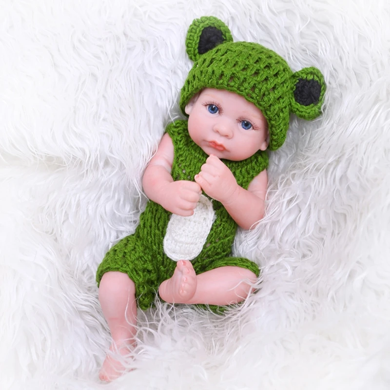26cm Mini Lifelike Baby Girl Blue Eyes Green Pajamas Soft Vinyl Silicone Toddler Babies Accompany Toy
26cm Mini Lifelike Baby Girl Blue Eyes Green Pajamas Soft Vinyl Silicone Toddler Babies Accompany Toy