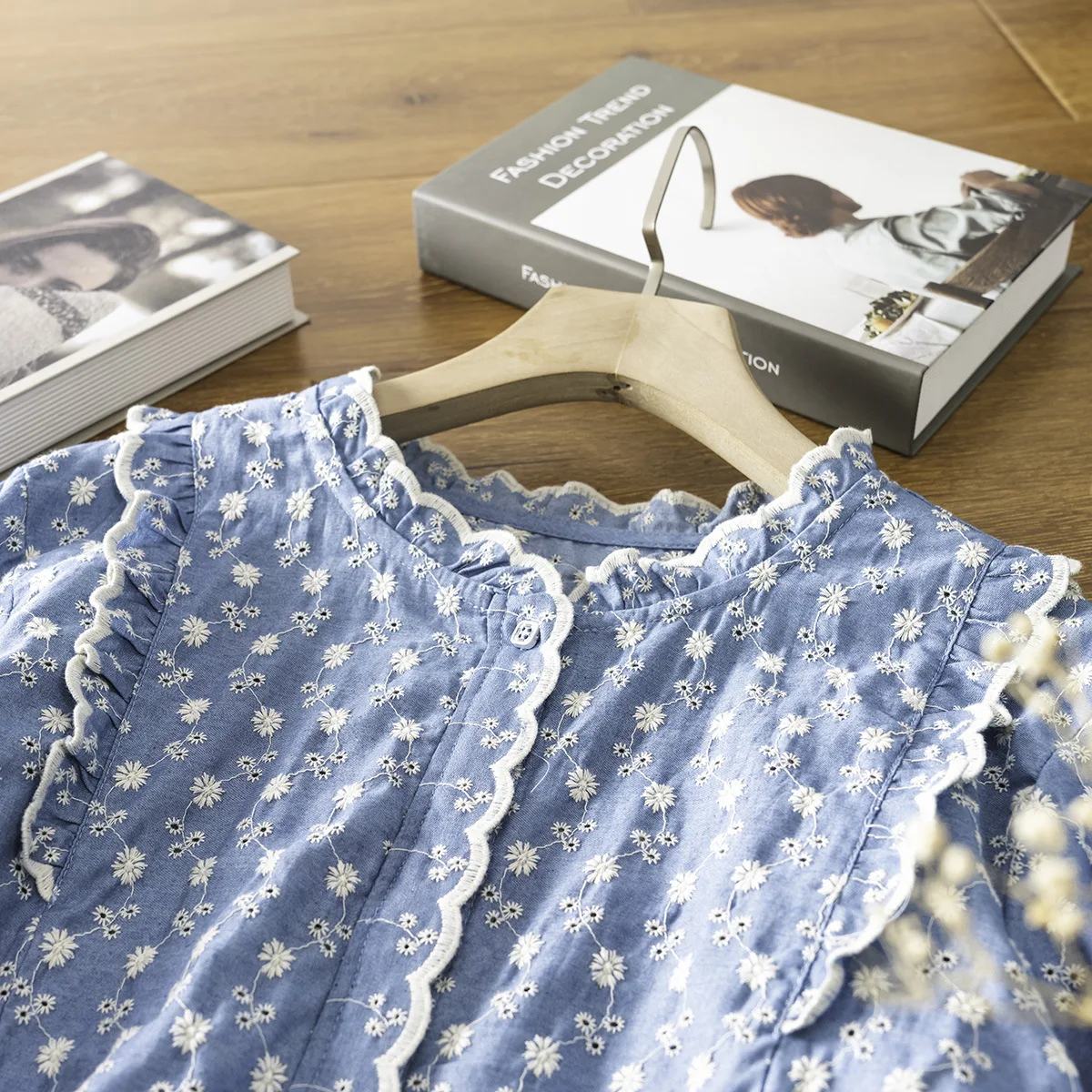 Spring Autumn 2021 The New Japanese Female Vintage Washed Denim Embroidered Shirts
Spring Autumn 2021 The New Japanese Female Vintage Washed Denim Embroidered Shirts