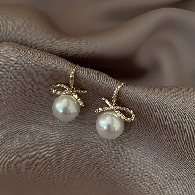 Sterling Silver Pearl Earrings Female 2021 New Trendy Summer Temperament Earrings Niche Pendants High-end Light Luxury Jewelry
Sterling Silver Pearl Earrings Female 2021 New Trendy Summer Temperament Earrings Niche Pendants High-end Light Luxury Jewelry