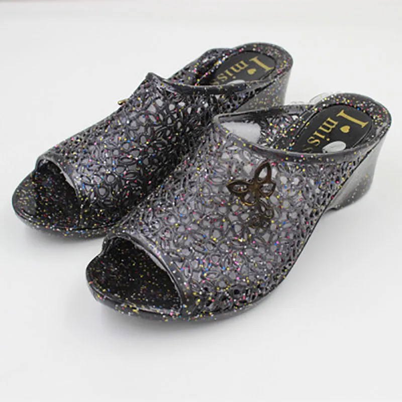 2019 Women Casual Fashion Med Shallow Wedges Hollow Waterproof Hard Bottom Non-slip Transparent Plastic Ladies Indoor Sandals
2019 Women Casual Fashion Med Shallow Wedges Hollow Waterproof Hard Bottom Non-slip Transparent Plastic Ladies Indoor Sandals