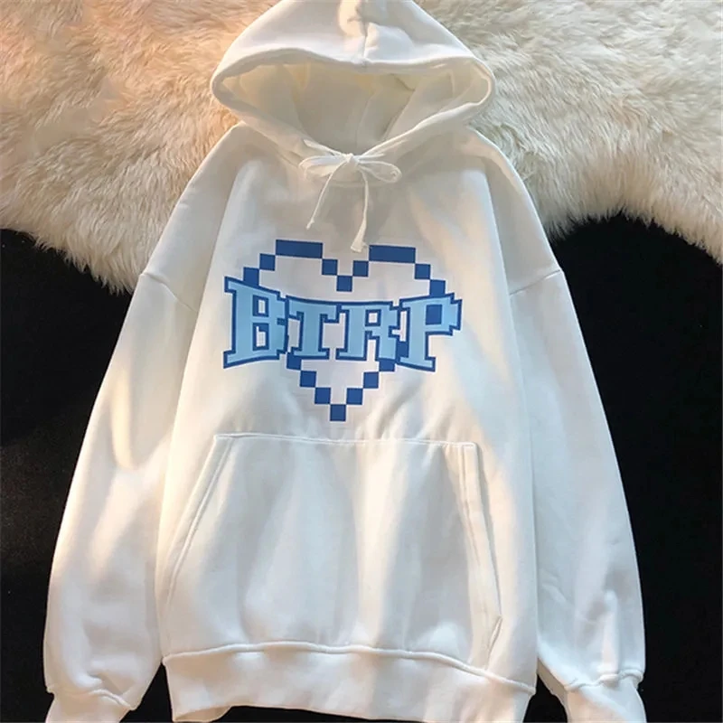 Женская зимняя куртка оверсайз с надписью «love» и круглым вырезом
Женская зимняя куртка оверсайз с надписью «love» и круглым вырезом