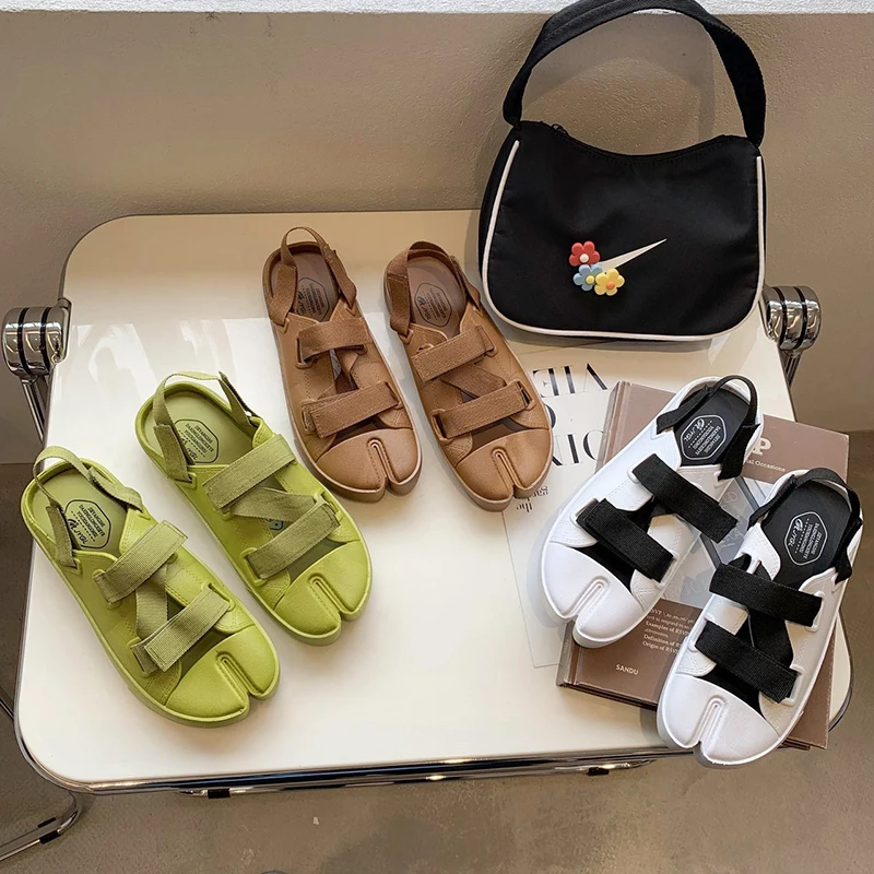 2021 Women Sandals Fashion Velcro Trotters Shoes Beach Sandals Large Size Split Toe Sandals
2021 Women Sandals Fashion Velcro Trotters Shoes Beach Sandals Large Size Split Toe Sandals