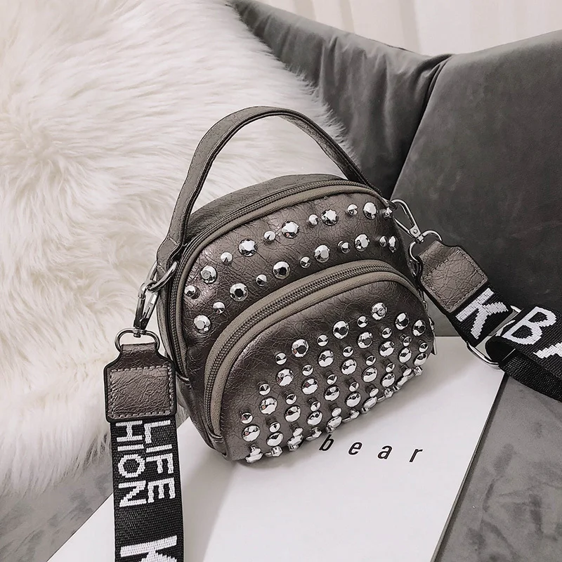Luxury Rivets handbags Women bags designer Women Single Shoulder message bag Solid small Ladies Purses Wide shoulder strap
Luxury Rivets handbags Women bags designer Women Single Shoulder message bag Solid small Ladies Purses Wide shoulder strap