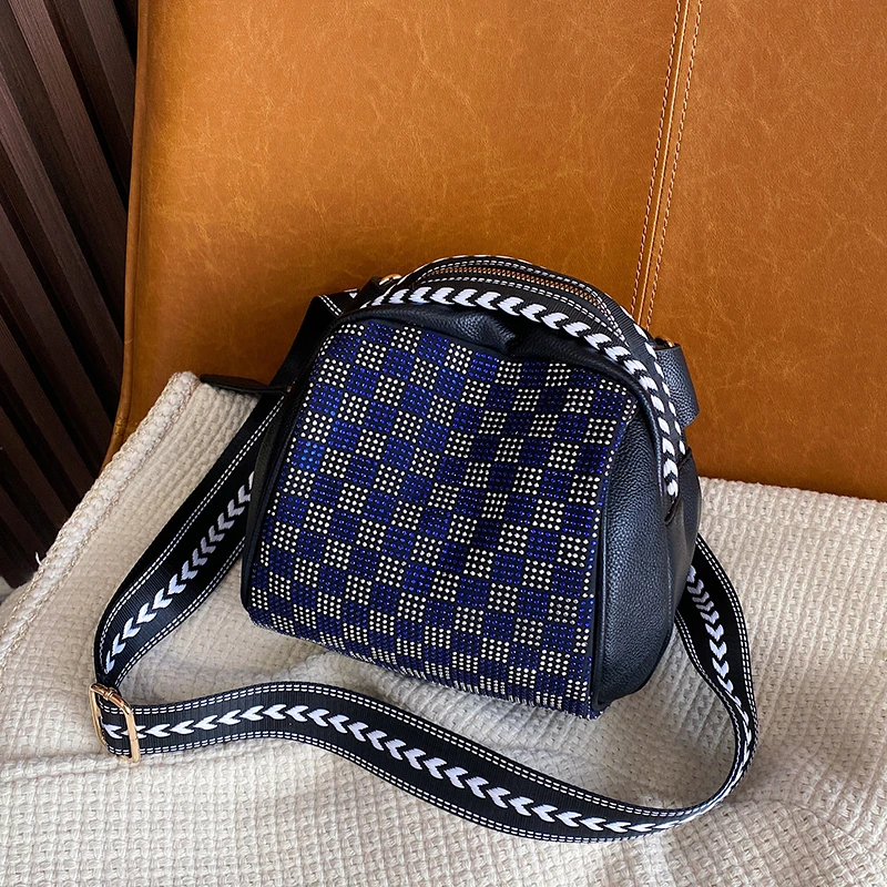 Women's Shoulder Bag Saddle Diamond Large Capacity Crossbody Bag Fashion Designer Handbag Ladies Messenger Bag Casual Tote Bags
Women's Shoulder Bag Saddle Diamond Large Capacity Crossbody Bag Fashion Designer Handbag Ladies Messenger Bag Casual Tote Bags